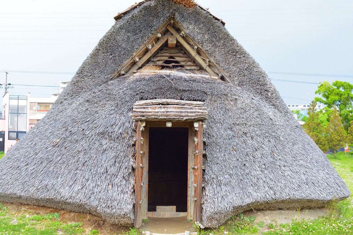 弥生時代の暮らしとは?衣食住の謎と争いが始まった理由についても!